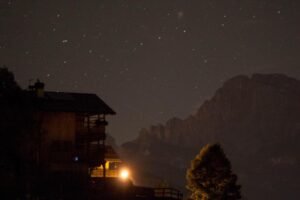 Notte stellata sulle Dolomiti